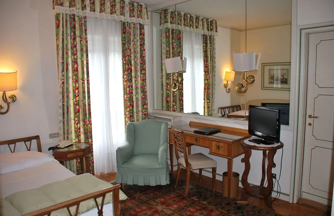 Hotel De La Poste-1